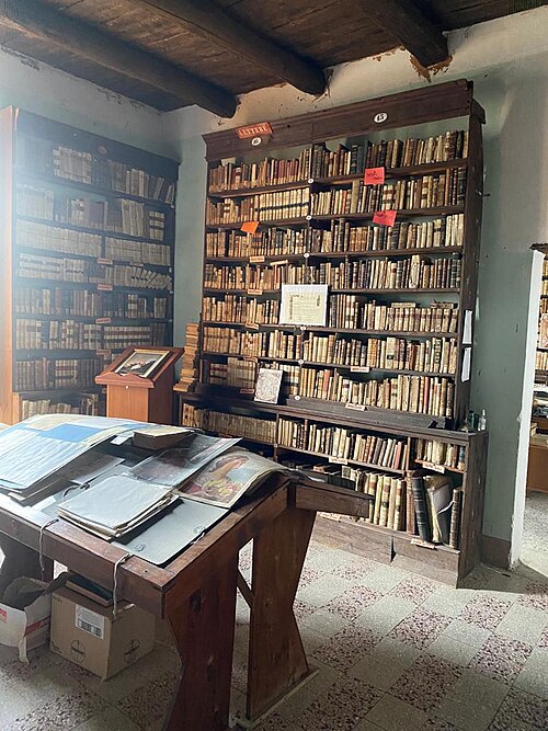 聖ペテロ・アリ・マルミ修道院にあるカプチン会の図書館内部。