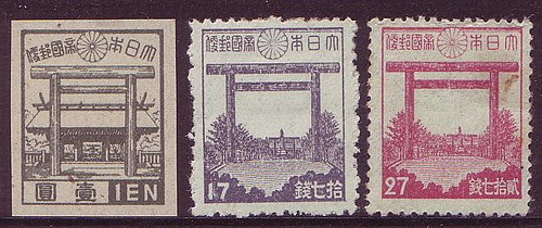 靖国神社の鳥居と本殿を描いた、日本の17銭（1943年）、27銭（1945年）、1円（1946年）切手。