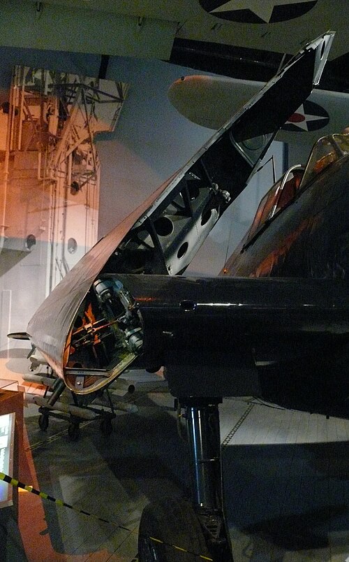 グラマン F6F ヘルキャットの折り畳まれた翼
