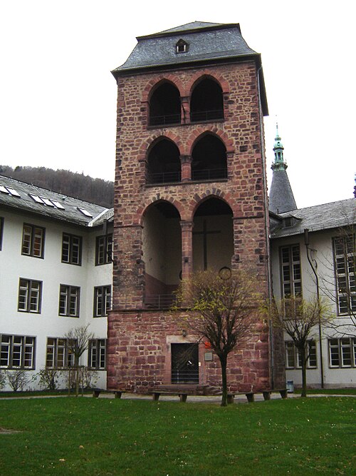 現在、新大学の中庭に囲まれている魔女の塔は、ハイデルベルクに残る中世の城壁の唯一の遺構である。