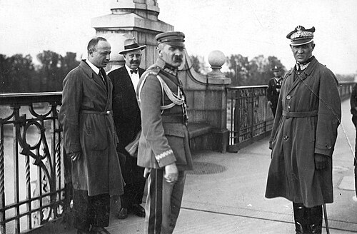 ポニャトフスキ橋の上のユゼフ・ピウスツキ元帥、1926年。
