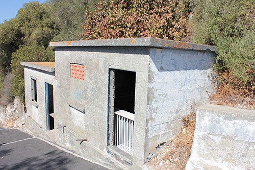 スパー砲台の入り口にある建物