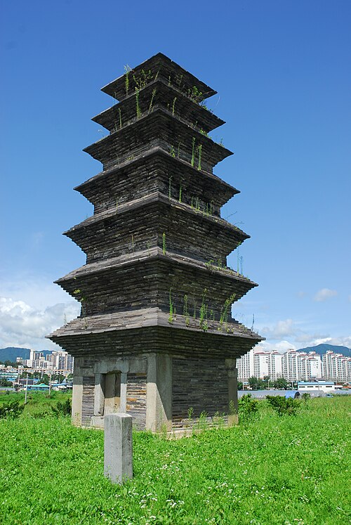 堤川長楽洞七重石塔