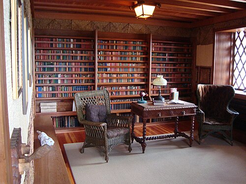 図書館、城の内部。