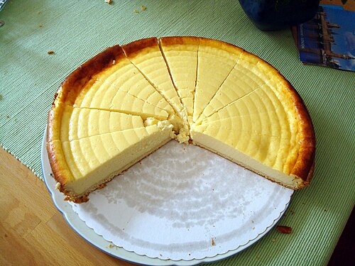 チーズケーキ (ドイツ語: Käsekuchen)
