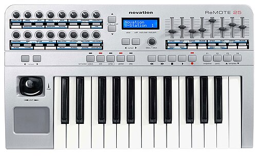 Novation Remote 25 2オクターブMIDIコントローラー
