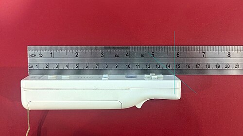 任天堂Wiiコントローラーの長さ: 148ミリメートル