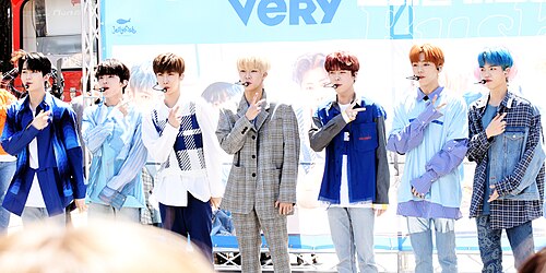2019 年 5 月、新村で行われた Verivery の路上ライブ