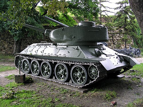 ソ連のT-34-85戦車は、T-34の派生型である。