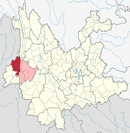 宝山市（ピンク）と雲南省騰衝市（赤）の位置