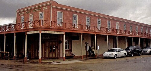 アリゾナ州トゥームストーンにあるクリスタル・パレス（旧ゴールデン・イーグル醸造所）。1879年建造。