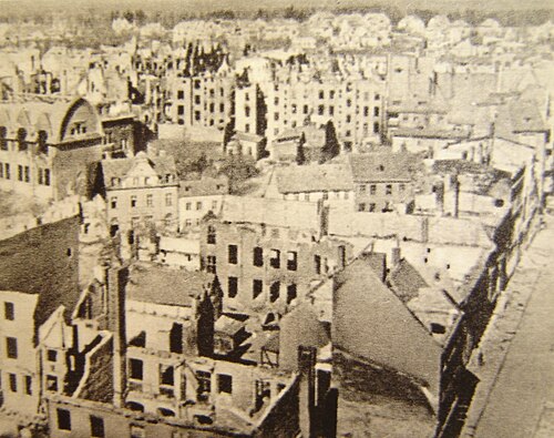 1945年に都市の80％が破壊された
