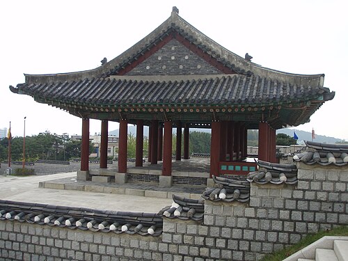 東側