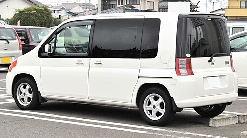 2001–2004 モビリオ（フェイスリフト前、日本）