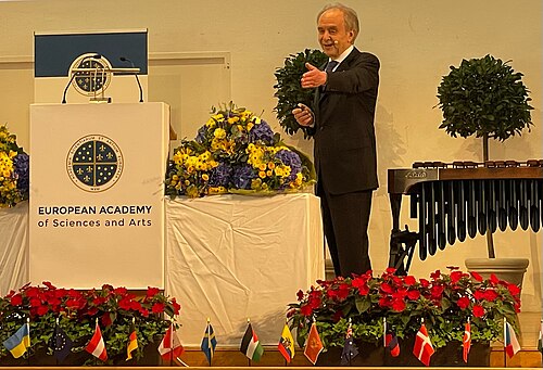 マインツァー氏、欧州科学芸術アカデミー2022年総会で講演