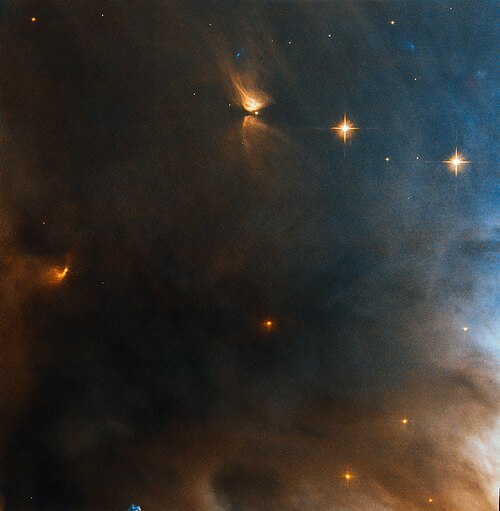 ハッブル宇宙望遠鏡が撮影したNGC 1333の小さな領域。上部の双極天体はHH 4である。