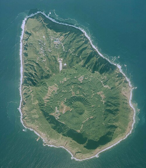 丸山はカルデラの中央の丘である