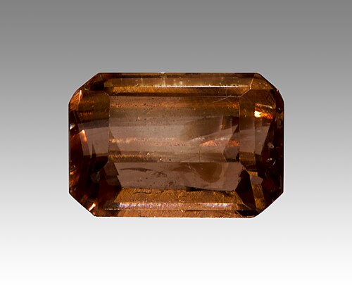 ブラジルのミナスジェライス産のカットシデライト。サイズ: 5 mm × 3.2 mm (0.20 インチ × 0.13 インチ)。