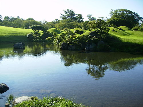 水前寺成趣園（1636年）の湧き水の池。その水はお茶を点てるのに最適と評判だった。