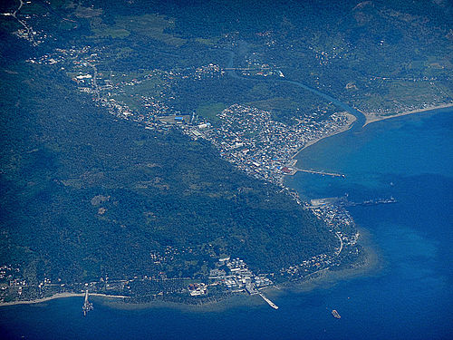 パサカオの港と石油貯蔵所の航空写真