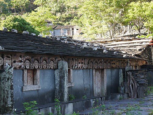 チュベセカダン族 (老七佳集落) のパイワン族の石板住居