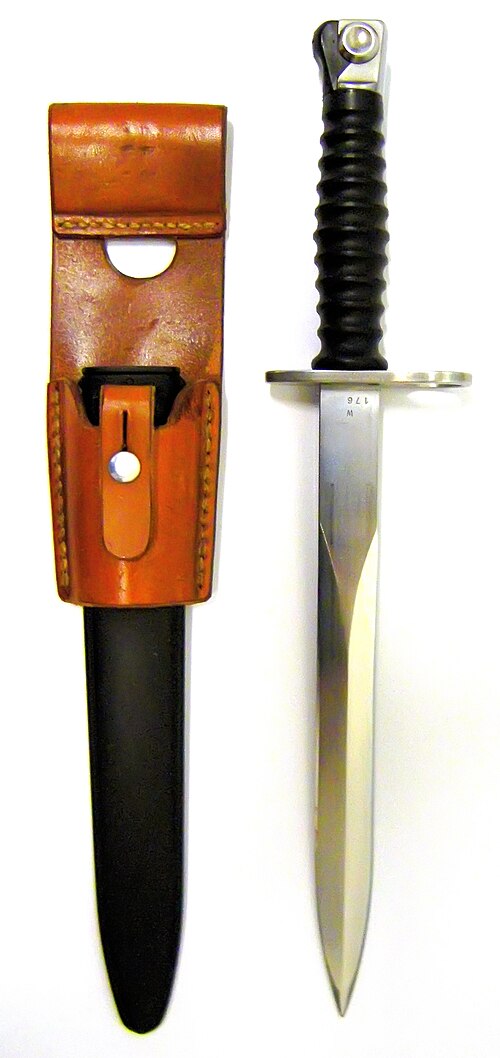 Stgw. 57 銃剣と鞘。
