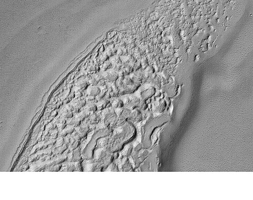 シルティス・マジョールの浸食された台地。この地形を歩くのは大変でしょう。画像は、MOC パブリック ターゲティング プログラムの下、マーズ グローバル サーベイヤーで撮影されました。