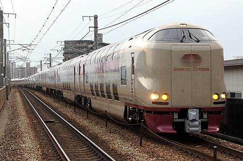 2012年5月、山陽本線を走るサンライズ瀬戸・サンライズ出雲の連結編成