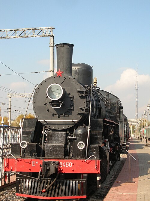 モスクワ鉄道博物館（リジスキー駅）に展示されているロシアの蒸気機関車イェイェア2450型