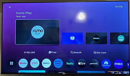 ハイセンス社製のXumo TV。Xumo対応デバイスで使用される「エンターテインメントOS」ユーザーインターフェースを実演している。
