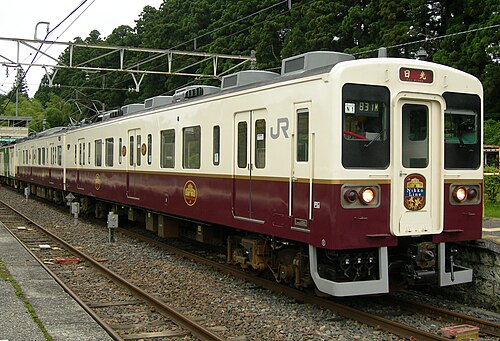 107-0系N1編成は、2009年6月に日興ラインの塗装を新たに施して登場した。