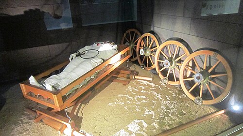 ヴィックス墓、荷馬車による埋葬の復元、ハルシュタット文化、紀元前 500 年