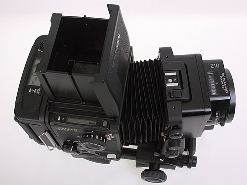 Fuji GX680III プロフェッショナル ボディ、ロング ベローズ、折りたたみ式ウエストレベル ファインダー、ロール フィルム ホルダー IIIN (横向き)、EBC Fujinon レンズ GX 210mm 1:5.6 (左に傾け、左にシフト)