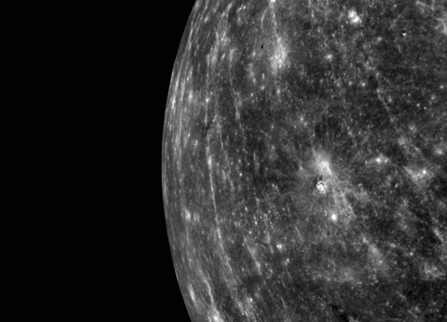 MESSENGERから見た水星のモノクロ画像