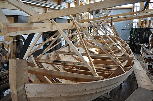ワークショップでのボートの建造