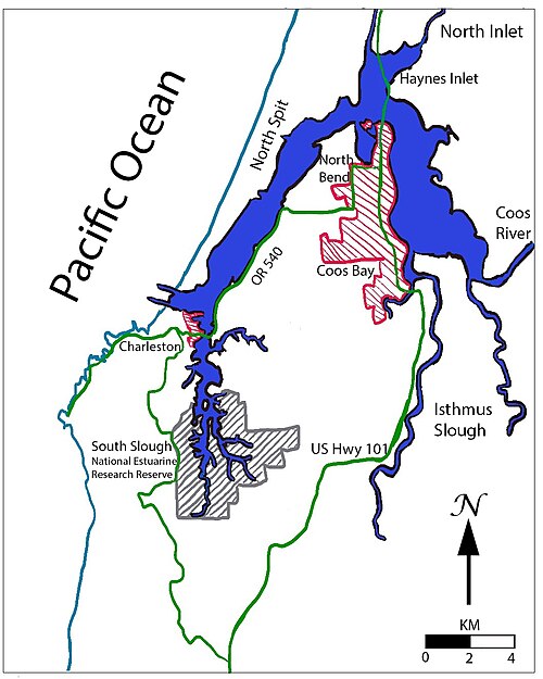 主要な場所がラベル付けされたクーズ ベイの地図。この地図は、Rumrill (2008) の図 1.20 に基づいています。「サウス スラウ河口の生態: サウス スラウ国立河口研究保護区のサイト プロファイル」