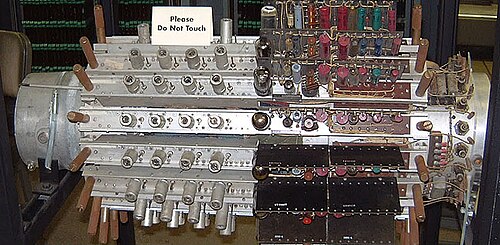 UNIVAC I（1951年）の水銀メモリ。