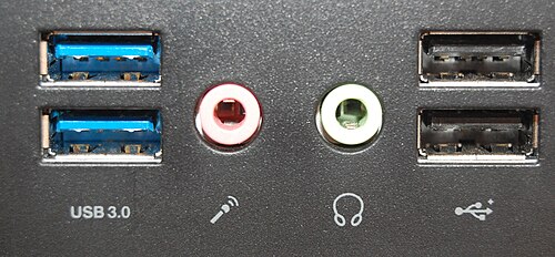 幅が高さの2倍の長方形の開口部。開口部には金属製の縁があり、開口部内部には上面と平行な平らな長方形の棒が通っている。