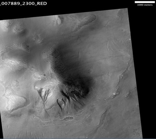 HiRISE で撮影された Acidalia Colles Gullies とその他の地形。スケール バーの長さは 1,000 メートルです。