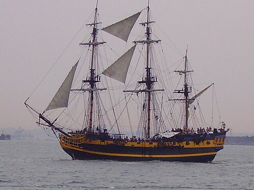 戦闘前のフリゲート艦グランドターク