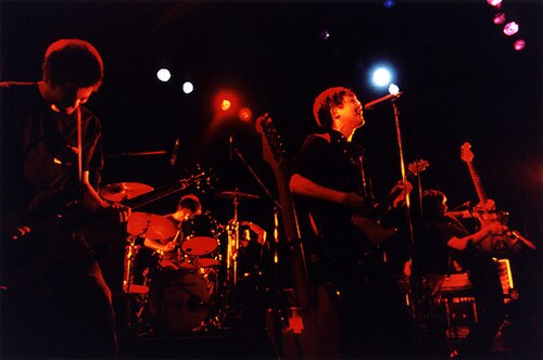 1998年のライブでパフォーマンスするナンバーガール。左から中尾、稲沢、向井、田淵
