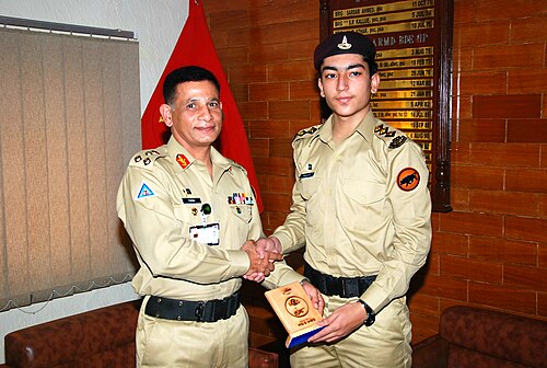 パキスタン陸軍の標準的な軍服で、将校と下士官兵が着用する。