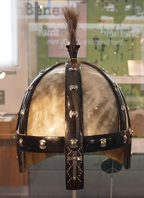 シェフィールドのウェストン パーク博物館で展示されているベンティ グランジ ヘルメットのレプリカのカラー写真