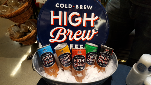 氷の入ったハイブリューブランドの缶入り5種類のフレーバー