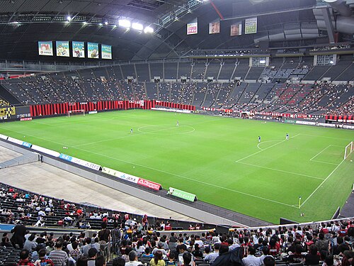 サッカーの試合中に、スタジアム内に設置されたサッカー場。