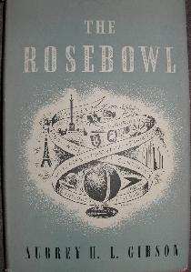 本の灰色の表紙。本のタイトルのテキスト「The Rosebowl」と著者名「Aubrey HL Gibson」が記載されています。中央には地球儀が描かれており、リボンが絡み合って「銀」、「飛行」、「城」などのトピックがリストアップされています。また、エッフェル塔や銀の刻印などのオブジェクトの小さなスケッチも描かれています。