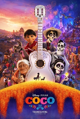 劇場公開ポスターには、死者の日を模した白いギターの周りを左下から時計回りに、ココ、犬のダンテ、ミゲル、エクトル、エルネスト、イメルダのキャラクターが描かれている。ギターはカラベラ風のヘッドストックで、下部にはギターを抱えたミゲルと犬のダンテの小さな黒いシルエットが描かれている。ギターのネックによって、左側に昼間の村、右側に夜の花火が描かれた背景が分割されている。映画のロゴは、ポスターの下に「感謝祭」公開日とともに表示されている。