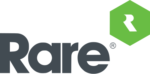 会社のロゴ: 様式化された緑の六角形の下に灰色で「Rare」と書かれている