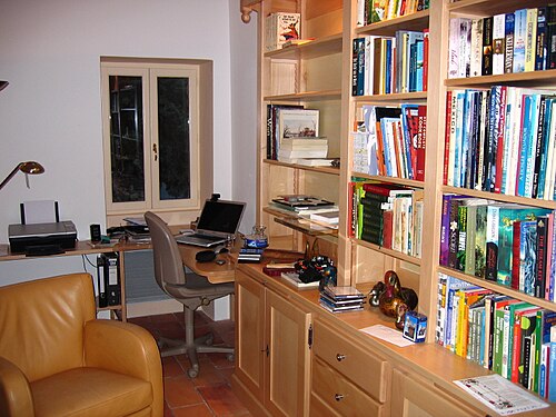 ユーザーが他の人に本を貸し出すことができる私設図書館の例。