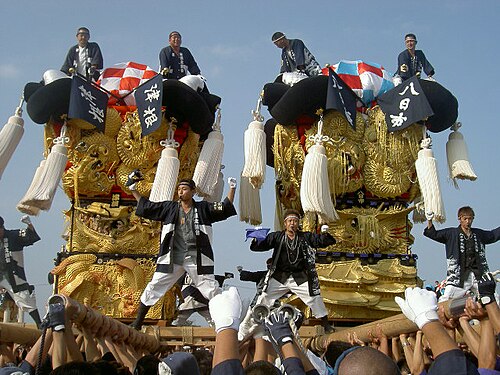 毎年10月13日から15日に開催される土肥太鼓祭り